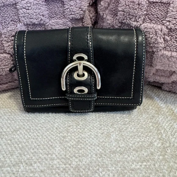 Chic Black Leather Wallet with Buckle - Picture 1 of 6
